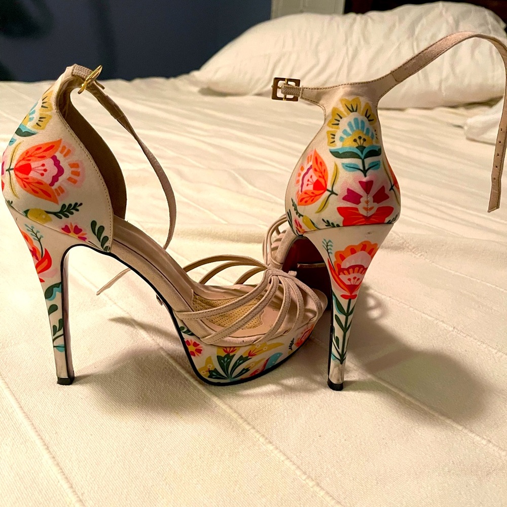 Heels  good condition